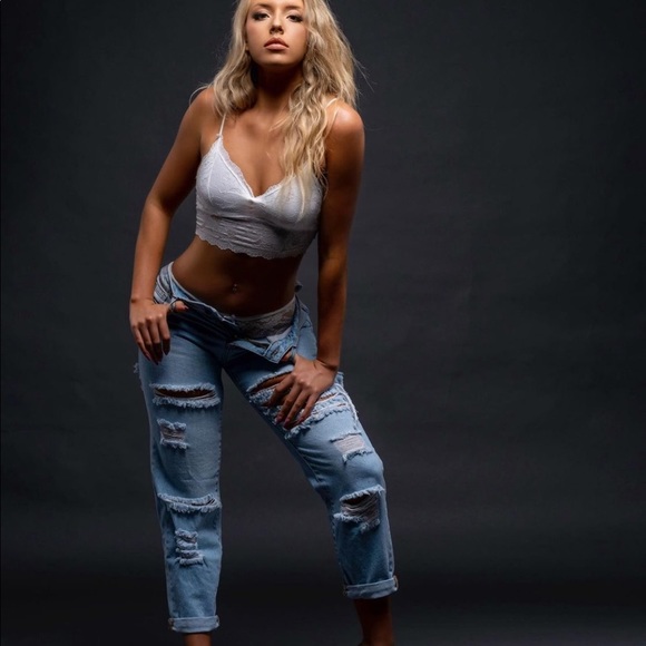 π¦ NWOT Fashion Nova Distressed Lightwash Jeans - Picture 3 of 6